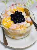Ensalada de frutas mango, caqui, plátano, arándanos!!