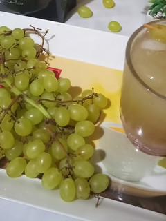 A picture of Grapes juice.