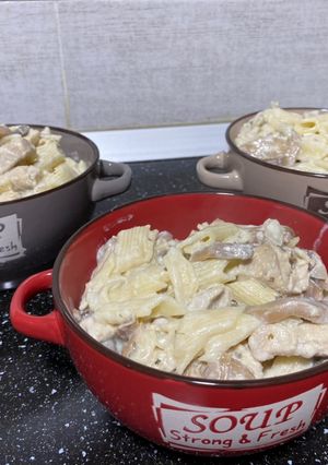O poză a rețetei Penne cu pui și ciuperci.