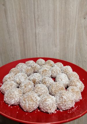 Una foto de Cocadas con galletas de mantequilla 💜