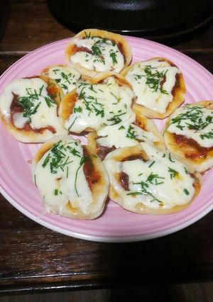 Una foto de Pizzetitas muzzarella y cibullet