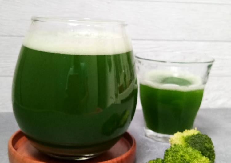 Langkah Mudah untuk Menyiapkan Spinach Broccoli Juice (Vegie Green) yang Bikin Ngiler