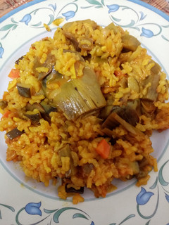 Una foto de Arroz de aprovechamiento con verduras y alcachofas