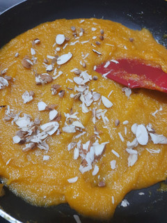 સોજી નો શીરો (Sooji Sheera Recipe In Gujarati) રેસીપી મુખ્ય ફોટો