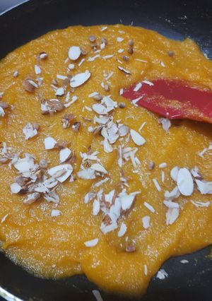 સોજી નો શીરો (Sooji Sheera Recipe In Gujarati) રેસીપી મુખ્ય ફોટો