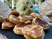 Une photo de blinis maison