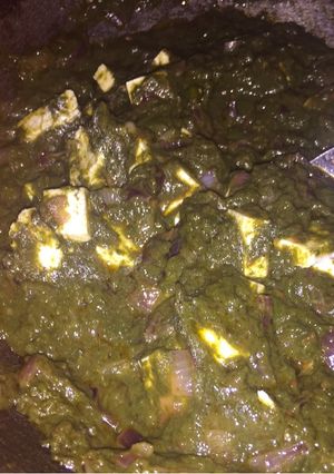 A picture of Palak paneer.