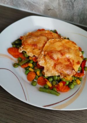 Fűszeres tejfölben sült karajszeletek recept fotója