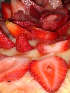 Una foto de Tarta de frutillas y pastelera!!🍓🍓