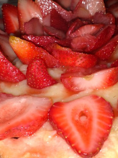Una foto de Tarta de frutillas y pastelera!!🍓🍓