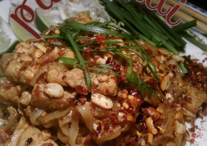 Chicken pad thai