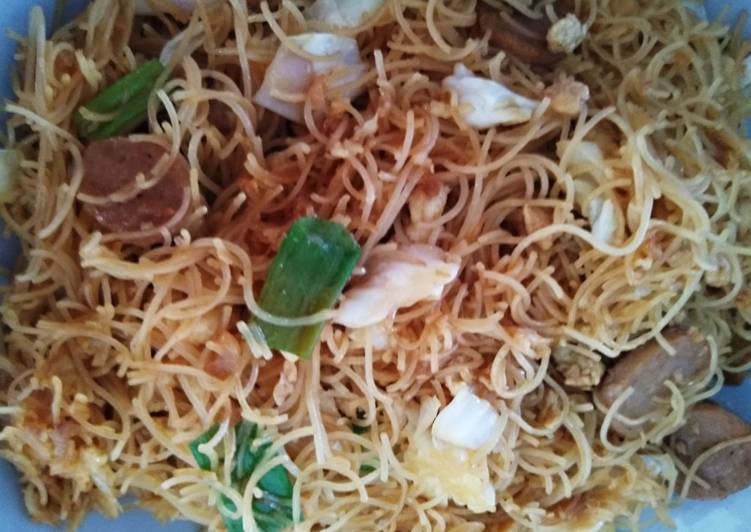 Bihun Goreng Telur Baso