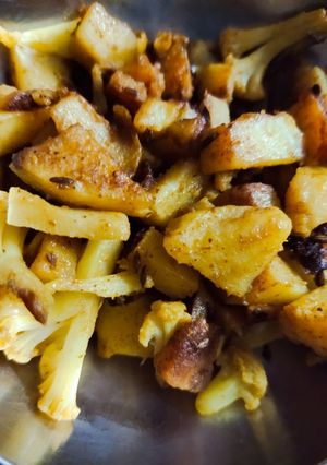 आलू गोभी की सब्जी(gobhi aloo ki sabzi recipe in hindi) रेसिपी मुख्य फोटो