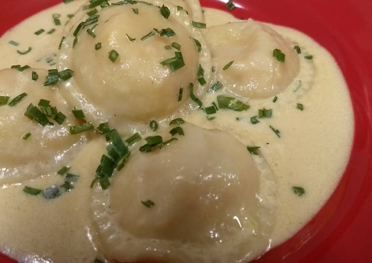 Sorrentinos de jamón y queso con salsa crema de verdeo Receta de Gisela