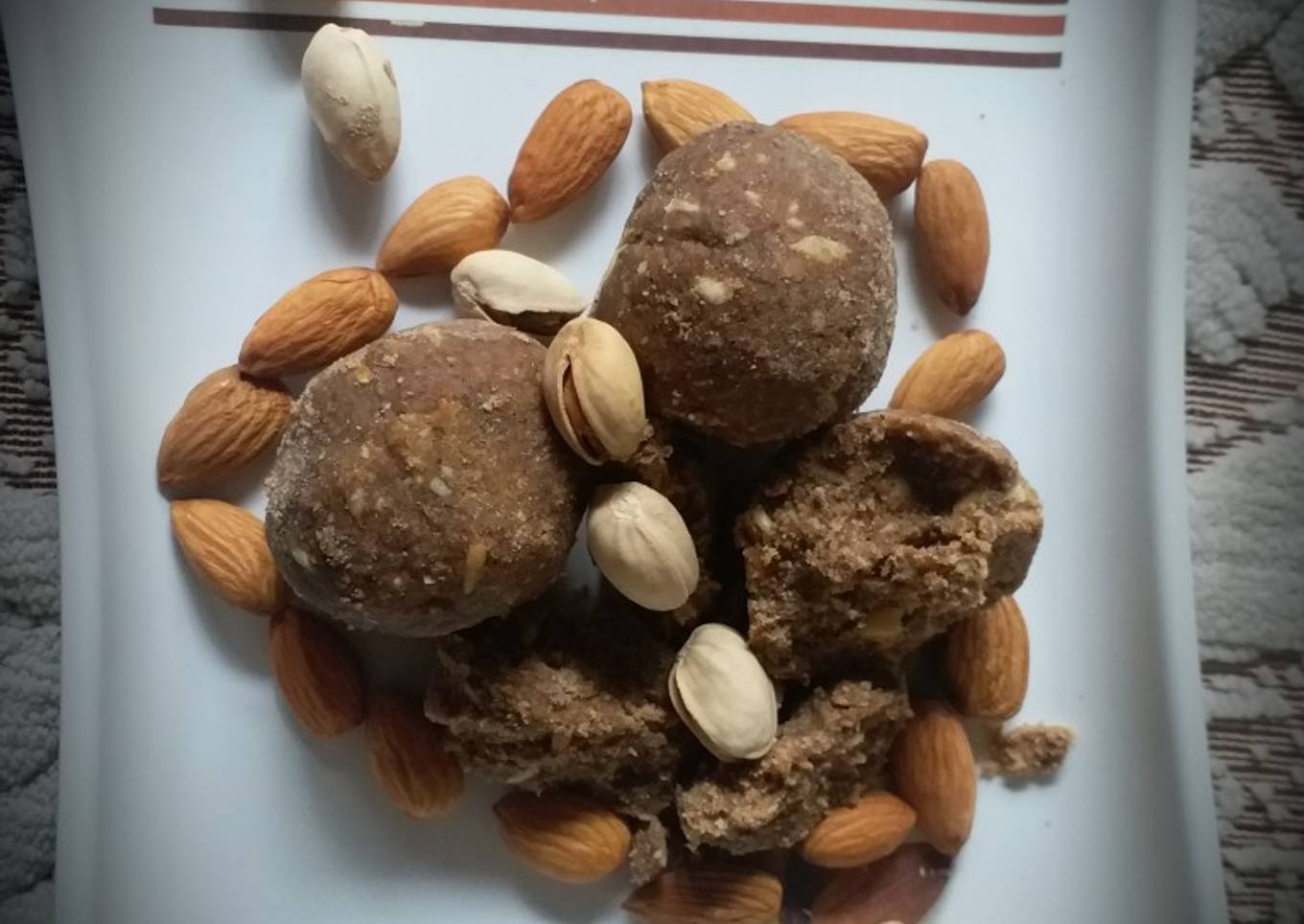 Healthy Aatta laddoo