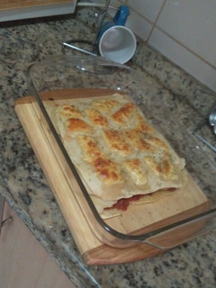 Una foto de Lasagna con salsa de tomates, carne y queso Philadelphia
