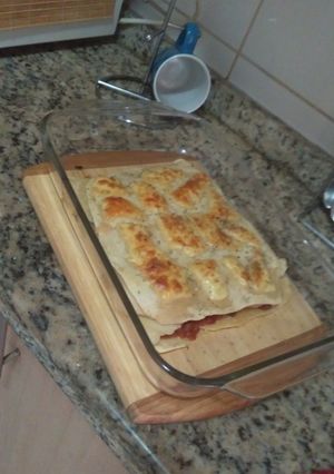 Una foto de Lasagna con salsa de tomates, carne y queso Philadelphia