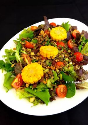 Una foto de Ensalada de lentejas con lechuga variada