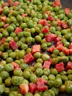 Una foto de Guisantes con jamón