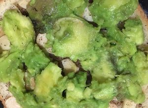 Foto resep Avocado toast with slice almonds and cinnamon