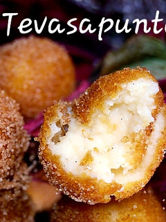 Una foto de Croquetas de crema pastelera (bocaditos de cielo)💚 Grinch V/S C
