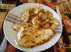 Foto principal de Pechuga de pollo con cebolla caramelizada al curry