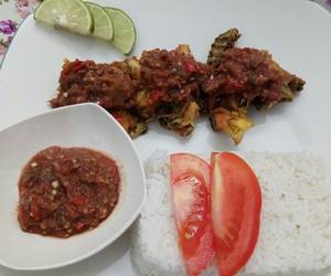 Mudahnya Menyajikan Ayam Penyet Sambel Terasi Lezat Mantap