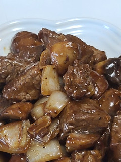 A picture of Worcestershire Sauce Mushroom Stir-Fried Beef Cubes.