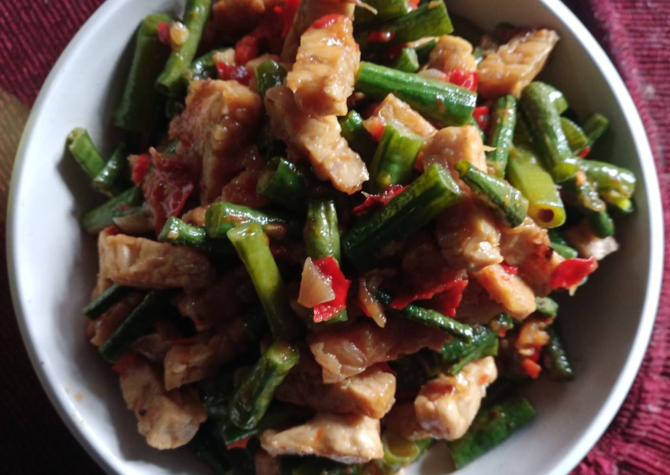 Tumis kacang panjang tempe