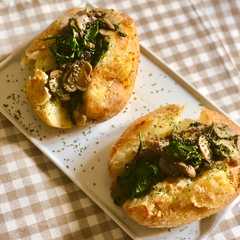 Una foto de Patatas asadas rellenas de champiñones y espinacas