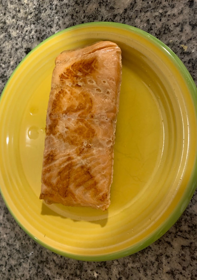 Una foto de Salmón marinado en salsa de soja