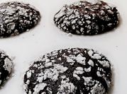A picture of chocolate crinkle cookies