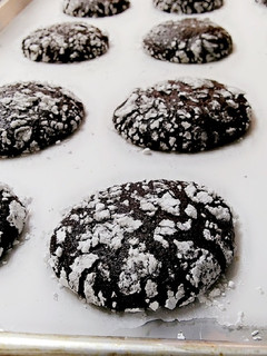 A picture of Chocolate Crinkle Cookies.