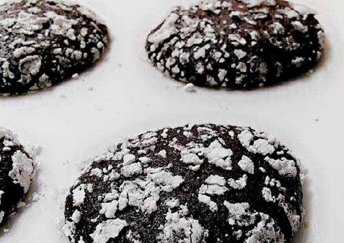 Simple Way to Make Homemade Chocolate Crinkle Cookies