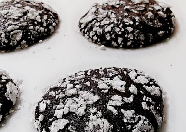Steps to Make Speedy Chocolate Crinkle Cookies