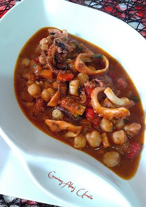 Una foto de Pulpitos con garbanzos