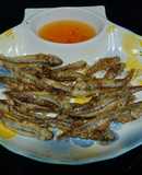 Cá cơm lăn bột chiên giòn