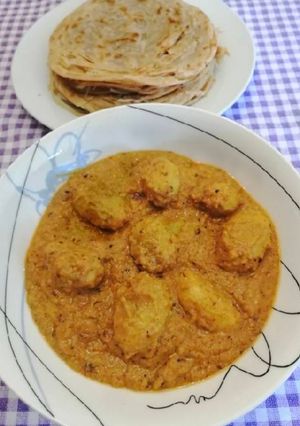 A picture of Dum aloo (baked potatoes).