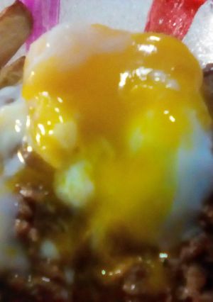 Una foto de Huevo pasado por agua en hamburguesa🥚💧(ﾟ⁠οﾟ⁠人⁠)⁠)
