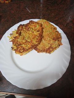 Una foto de Hamburguesas de calabacín, zanahoria y queso