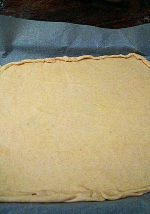 A picture of Garlic pizza dough.