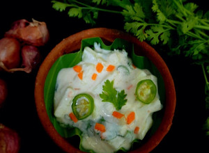 A picture of Cucumber carrot raita.