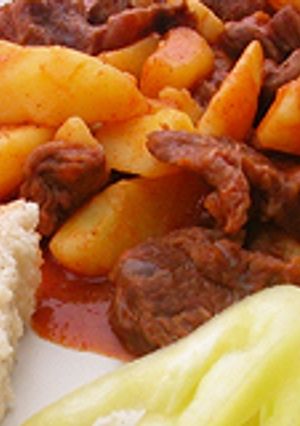 Pusztapörkölt (Pörkölt de boeuf á la puszta) recept fotója