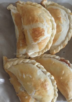 Una foto de Empanadas de dulce membrillo y muzarella