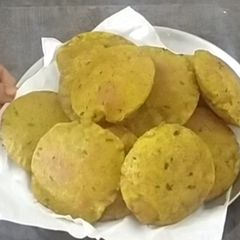 A picture of Moong & Moth beans Sproutes Masala poori.