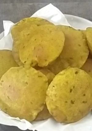 A picture of Moong & Moth beans Sproutes Masala poori.