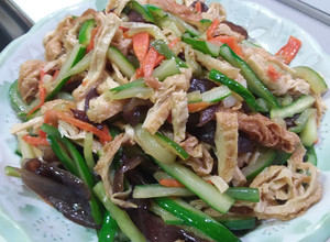 小黃瓜炒豆包 的食譜成品照片
