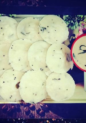 A picture of Instant Rava Idli.