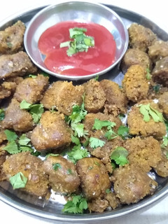 દુધી ના મુઠીયા (Dudhi Muthiya Recipe in Gujarati) રેસીપી મુખ્ય ફોટો