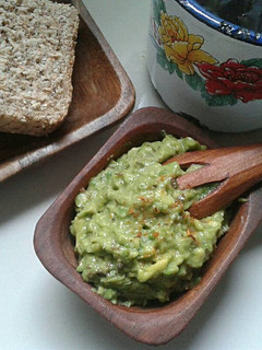 Una foto de Palta con Aceitunas, Orégano y Merkén